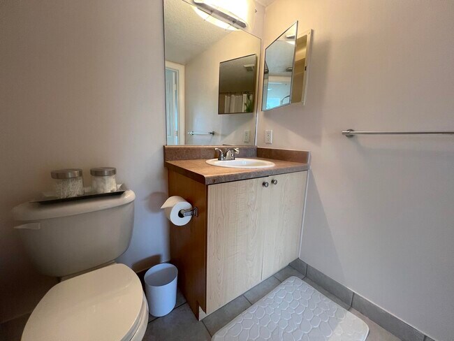 Building Photo - 917 Villa Cir