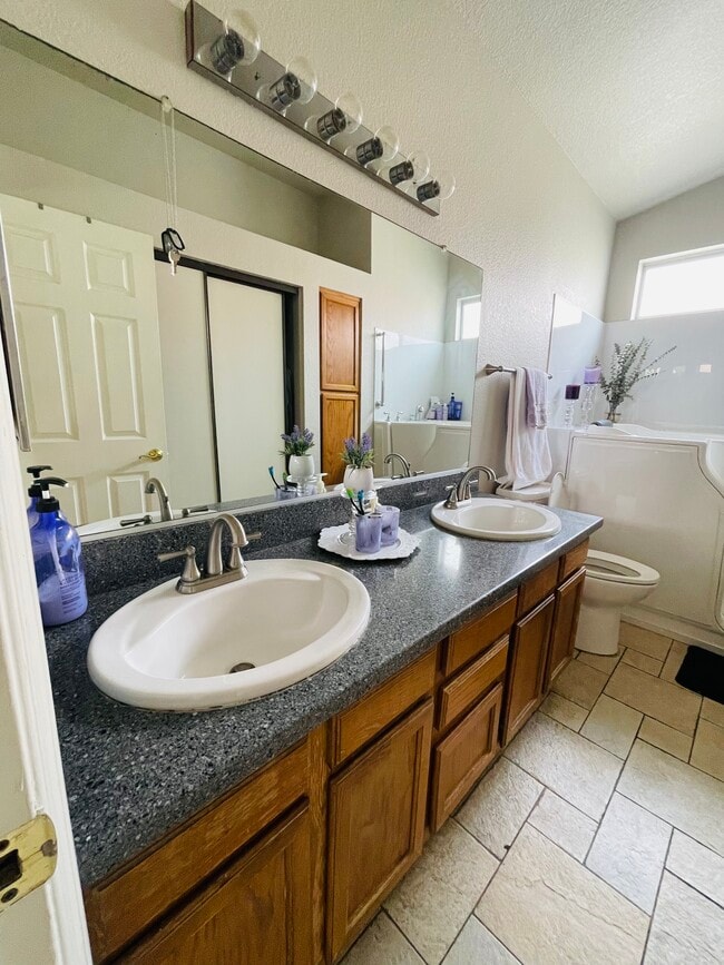 Building Photo - 29613 Via Sonroseo