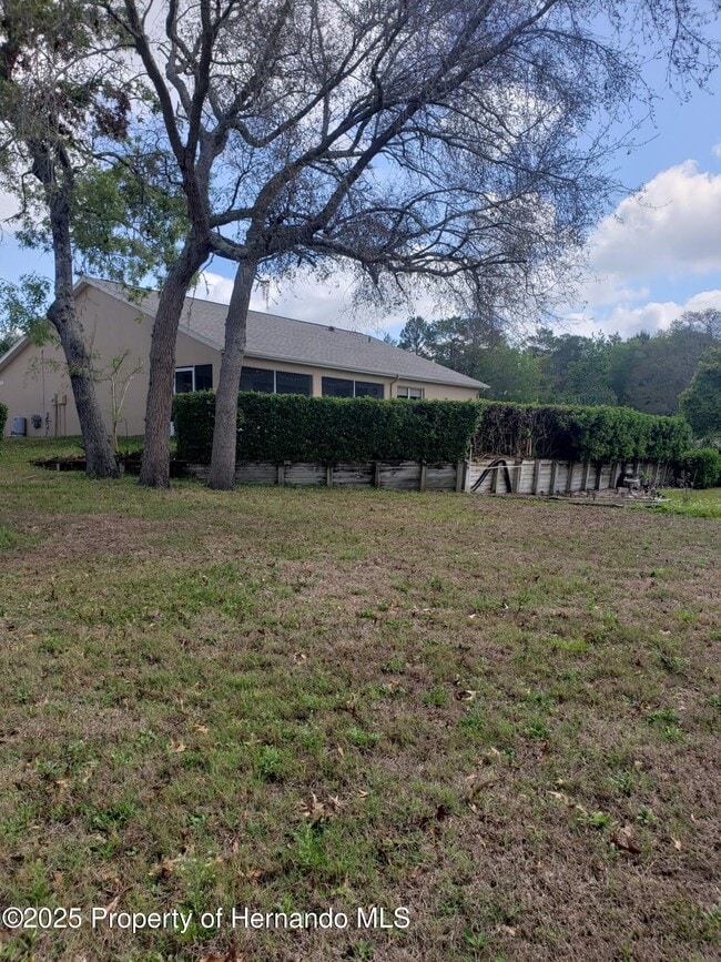 Building Photo - 7431 Flyway Dr