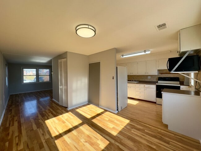 Building Photo - Charming 3 Bed/1.5Bath in Parkville, MD!