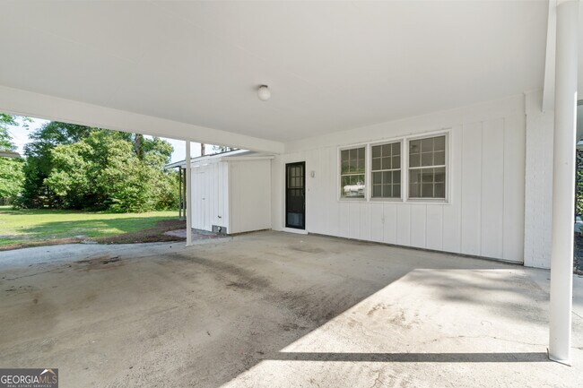 Building Photo - 223 Brookwood Dr