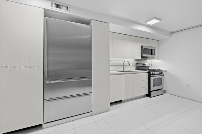 Building Photo - 301 Jefferson Ave