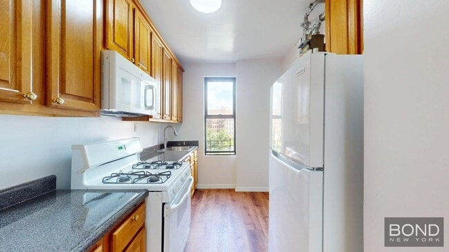 Building Photo - 620 W 171st St