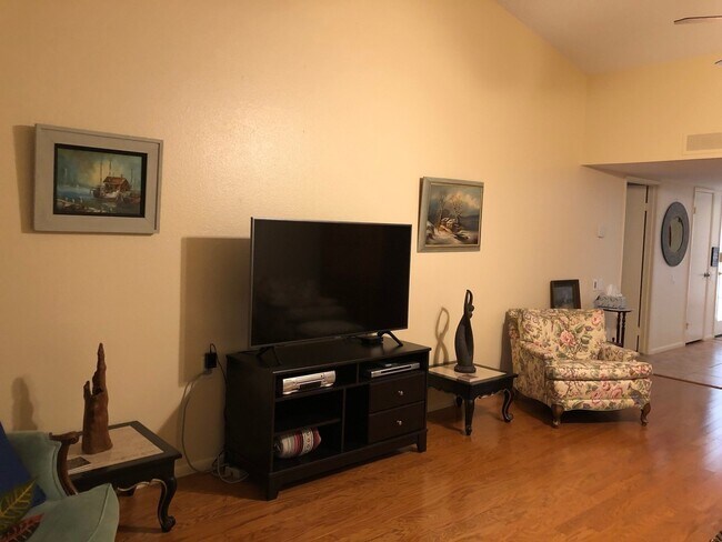 Building Photo - Lovely Home Steps Away From All the Amenities in Leisure World, in 45+ Active Adult Community Ava...