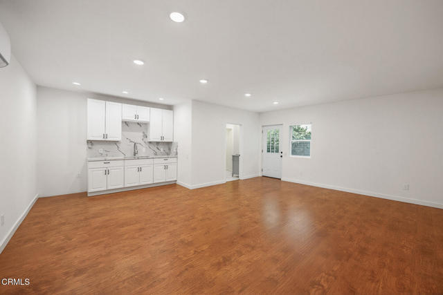 Building Photo - 900 E Glenoaks Blvd