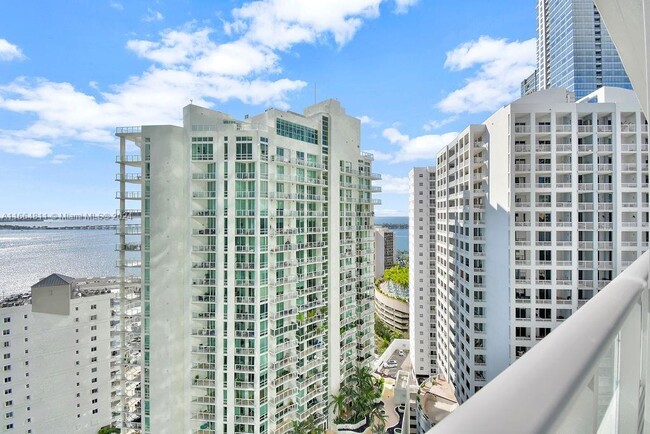 Building Photo - 1300 Brickell Bay Dr