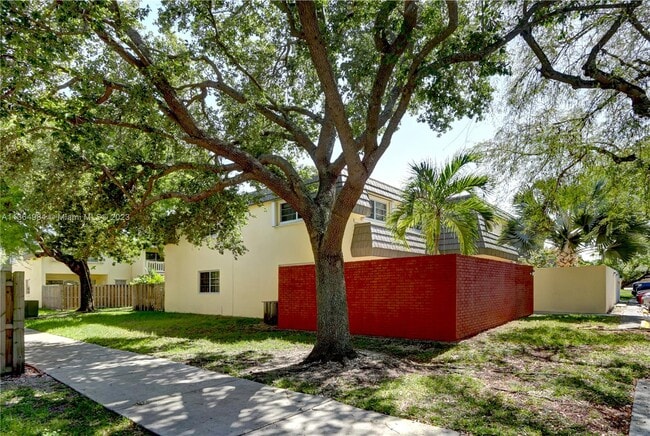 Building Photo - 8483 SW 137th Ave