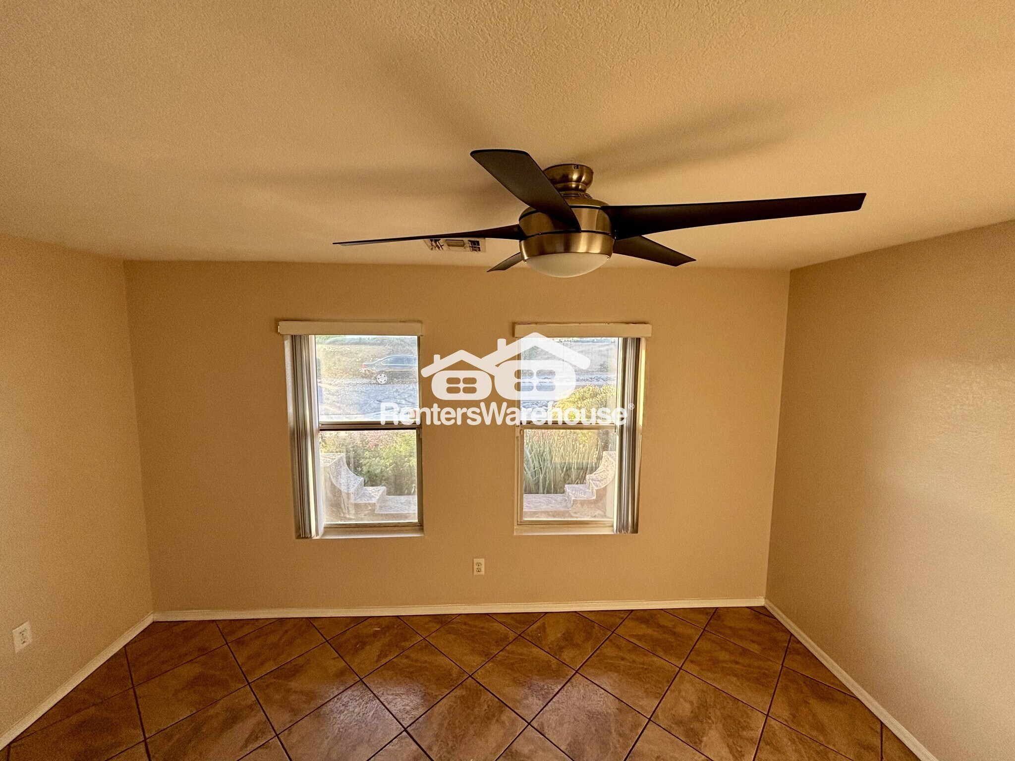 Building Photo - 2607 S 71st Dr