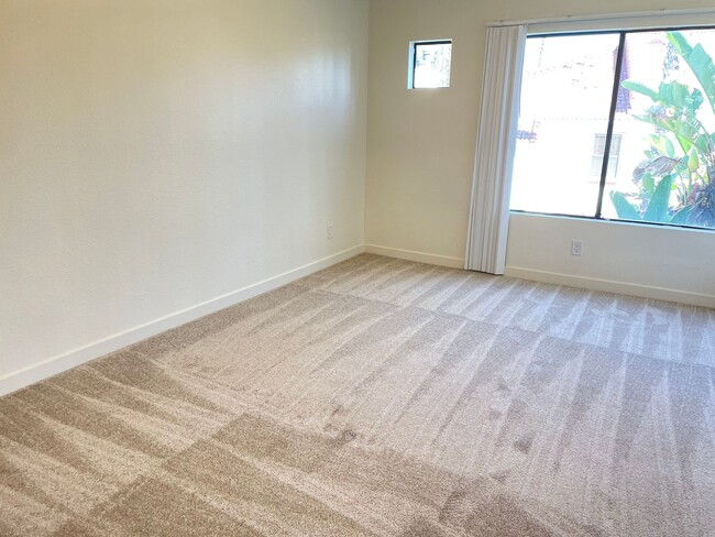 Building Photo - Stylish 3-Bedroom Retreat in the Highly De...