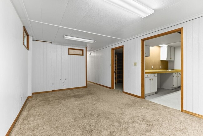 Building Photo - 9877 SE 33rd Ave