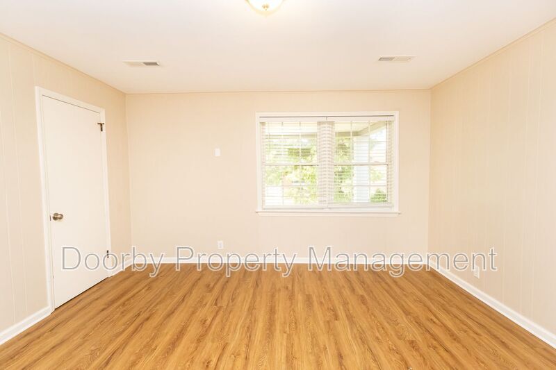 Building Photo - 207 Memorial Dr