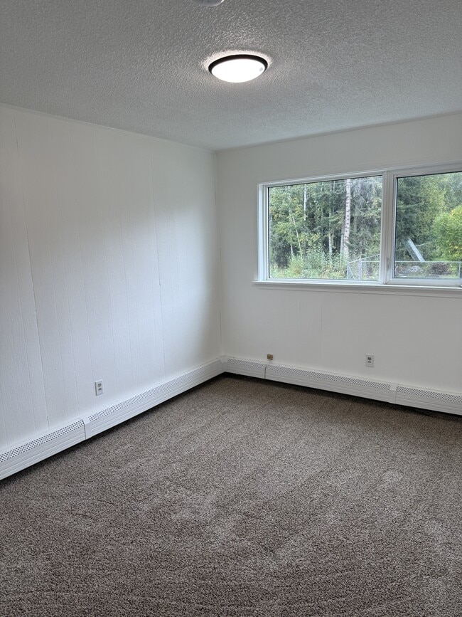 Building Photo - 100 B St