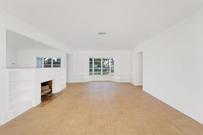 Building Photo - 520 W 51st Terrace