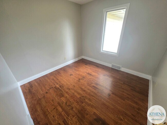 Building Photo - 3 Bedroom / 2 Bath House - NEAR CAPAHA PARK