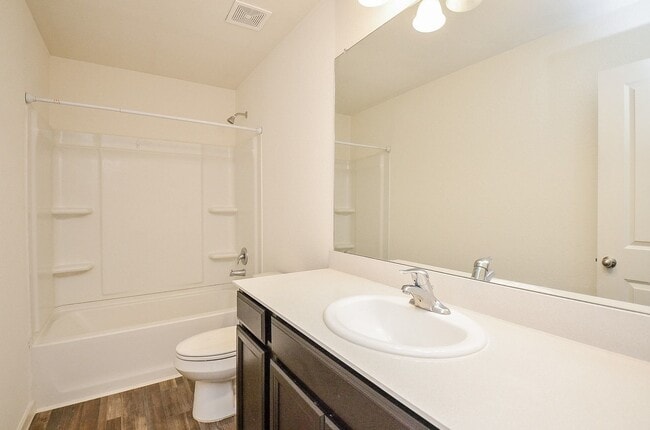 Building Photo - 1013 Banyon Tree Ln