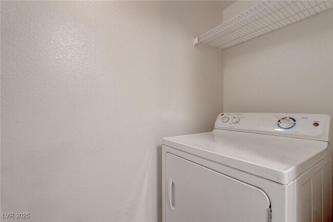 Building Photo - 6955 N Durango Dr