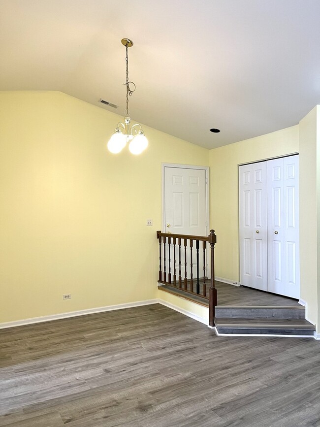 Building Photo - 1266 N Regency Dr