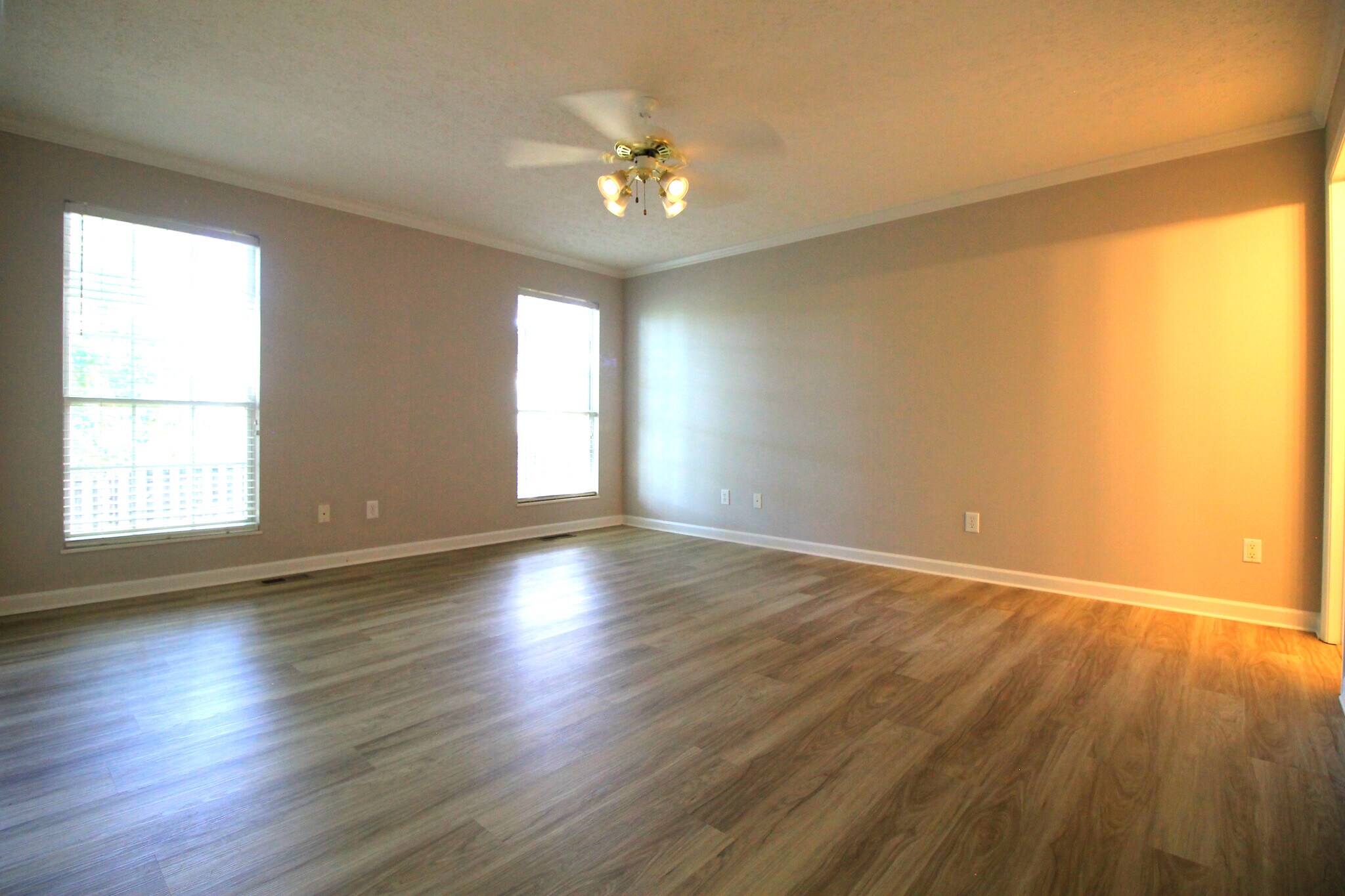 Building Photo - 5510 Fair Oaks Ln