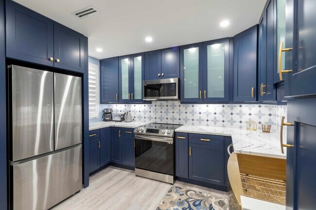 Building Photo - 4501 Fairway Dr N