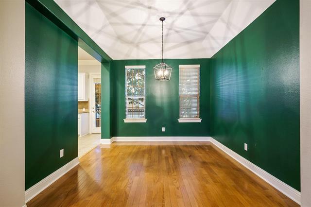 Building Photo - 5836 La Vista Dr