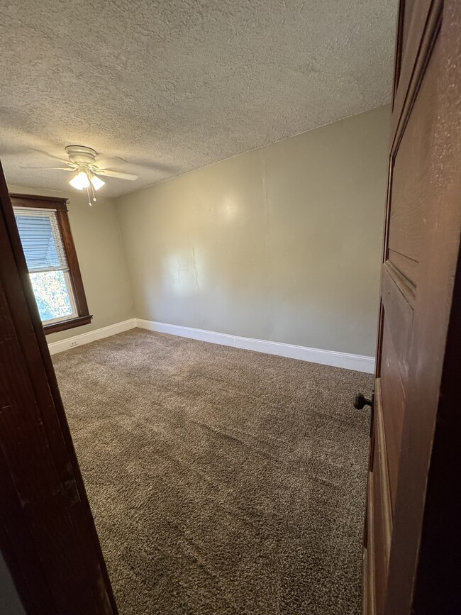 Second Bedroom - 925 Walnut St.