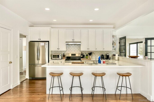 Building Photo - 70 S Country Rd