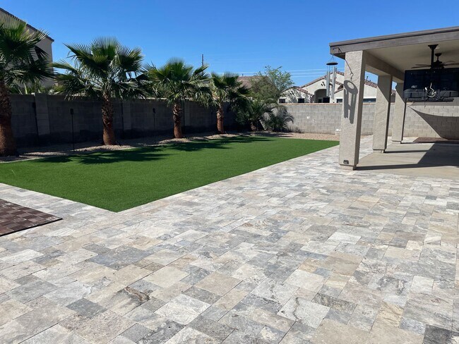 Building Photo - Beautiful Single Level 3 Bed/ 2 Bath + Den Home In Maricopa. Tons of Upgrades Throughout!