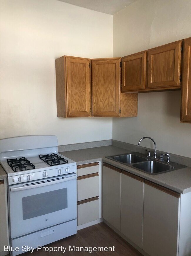 Building Photo - 2 br, 1 bath House - 440 W. 1ST NORTH