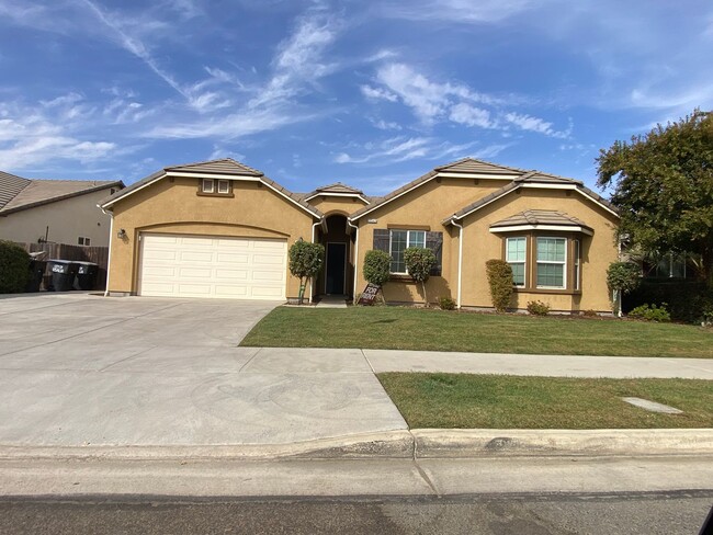 Primary Photo - NW Visalia Home Available now, October SPE...