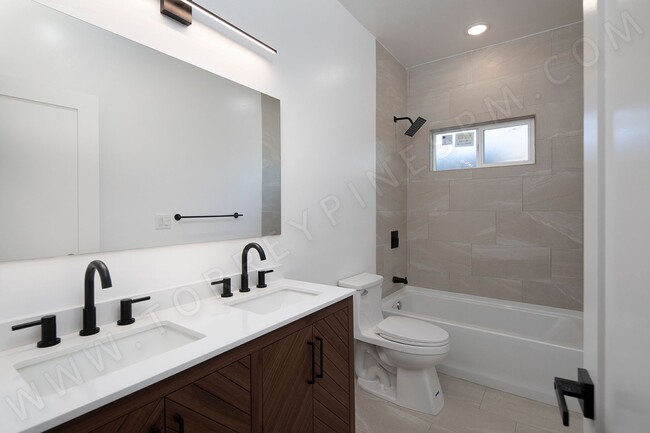 Building Photo - *OPEN HOUSE: 5/3 1:30-4:00PM* 2 Br in Clai...