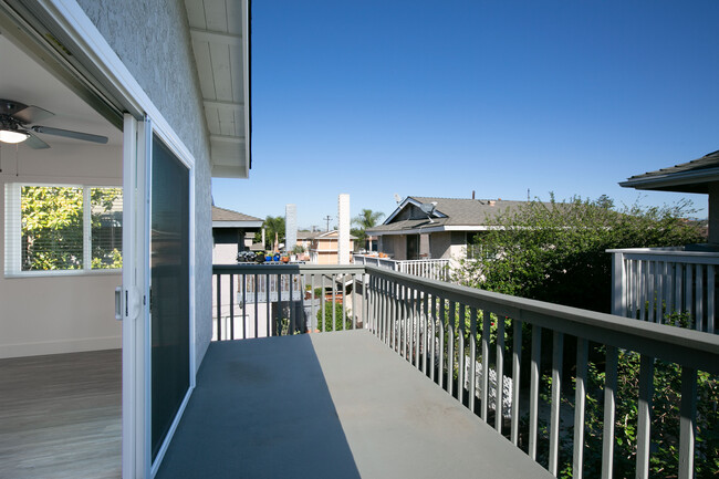 Large Balcony - 3016 Jeffrey Dr