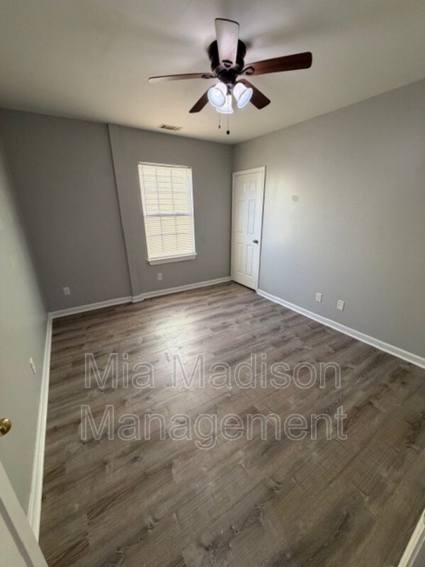 Building Photo - 319 W 31st St