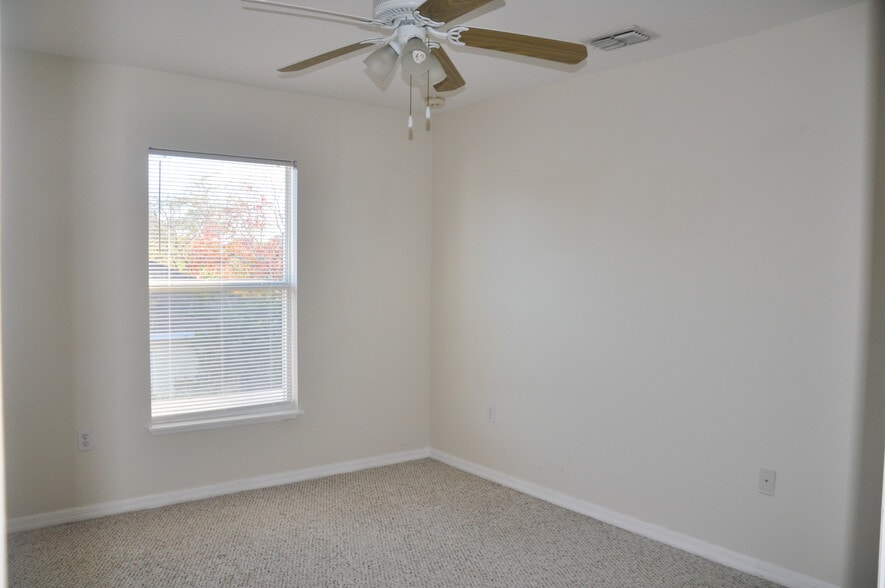 Building Photo - 5855 Orangewood Ln