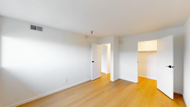 Building Photo - 2033 Castro St