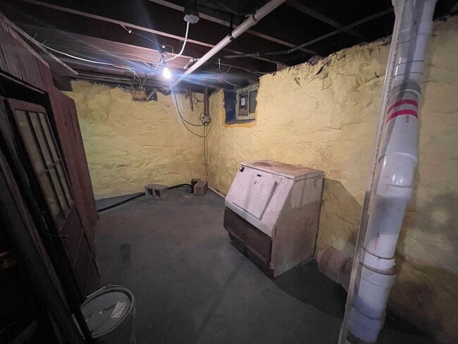 Building Photo - Click the “Apply Now” button or email wapmrentals@gmail.com for a prompt response.