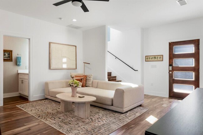 Building Photo - 1148 Webberville Rd