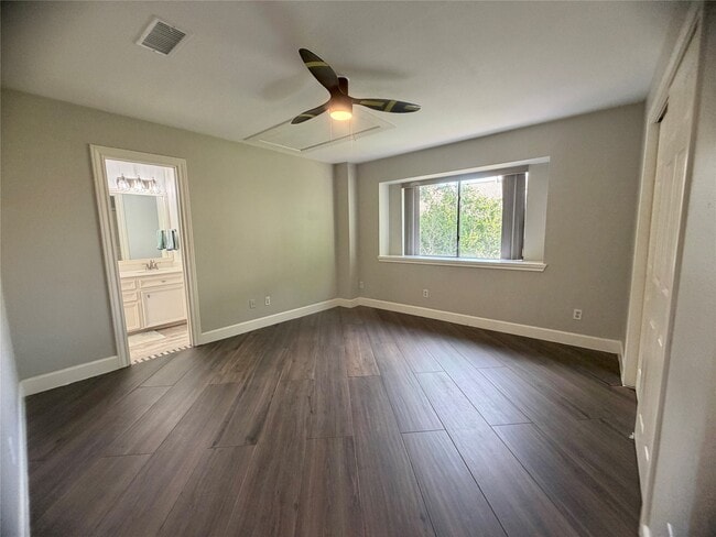 Building Photo - 8006 Oakwood Bend Dr