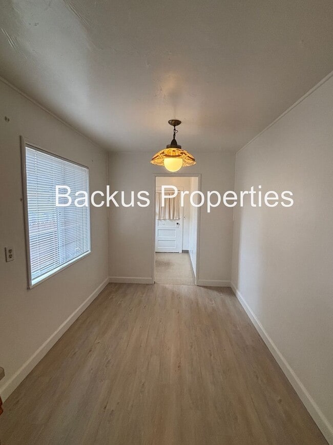 Building Photo - Wonderful two-bedroom unit in Monterey
