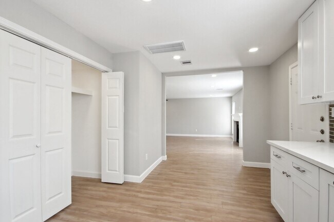 Building Photo - 1127 Cascade Creek Dr