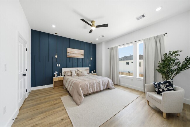Building Photo - 8910 Knoll Leaf Dr