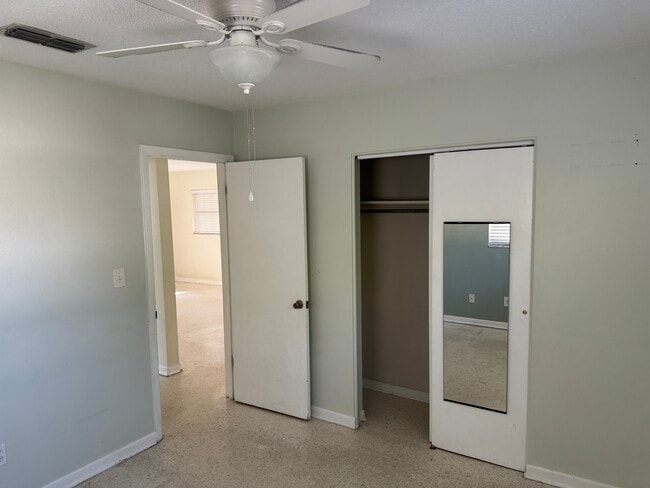 Building Photo - 515 E Miller St