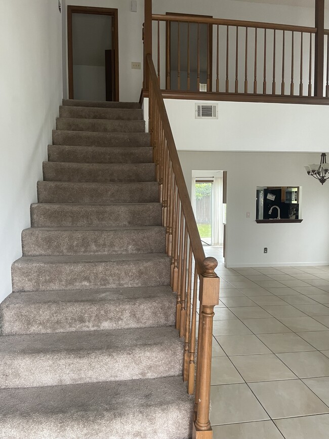 Building Photo - 11719 Fort Caroline Lakes Dr N