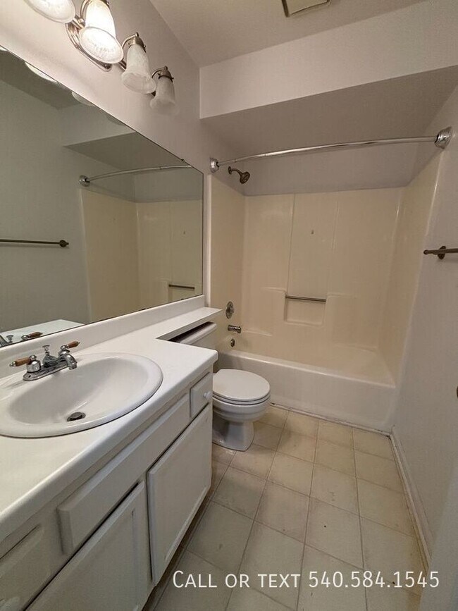 Building Photo - 3776 Kenwick Trail