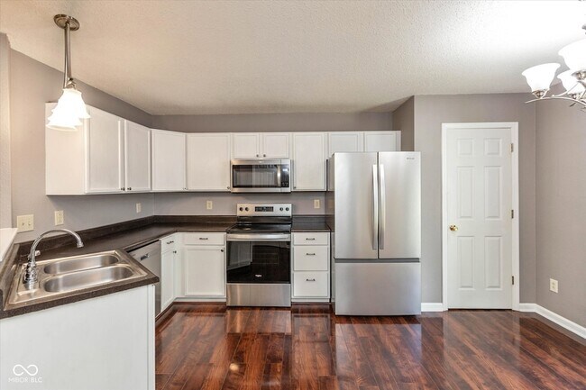 Building Photo - 1009 Ebony Cir
