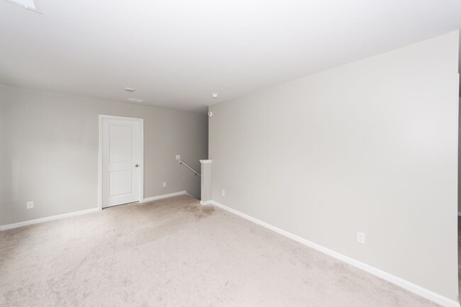 Building Photo - 4 Bedroom 2.5 Bath House in Grand Oaks Pla...