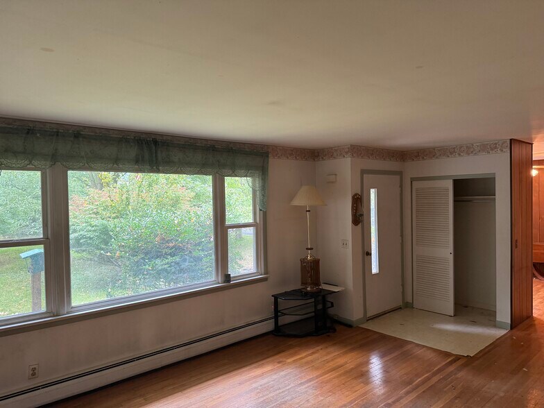 Living room - 8244 Lake Street Ext