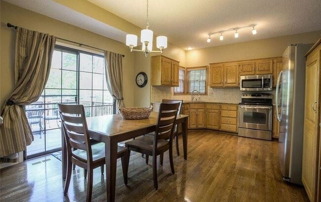 Building Photo - Beautiful 4 Bedroom in Blue Valley Schools