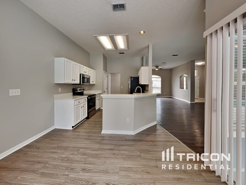 Building Photo - 1624 River Breeze Dr