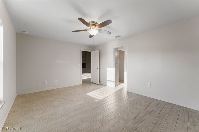 Building Photo - 3419 SW 8th Pl