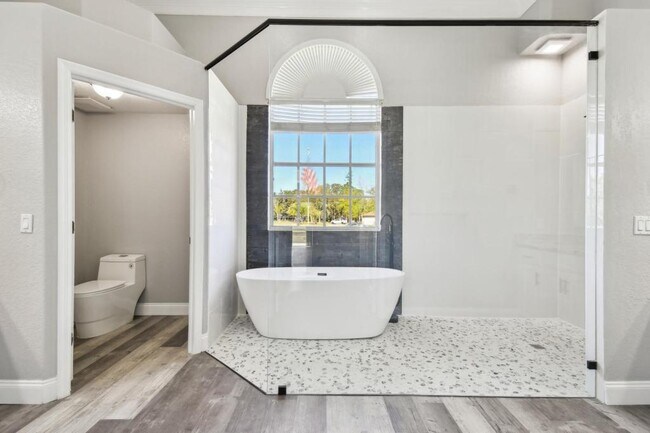 Building Photo - 6644 Country Club Rd